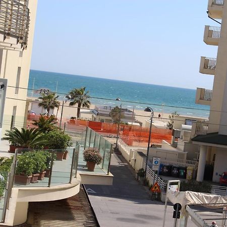 Hotel Mora Rimini Extérieur photo