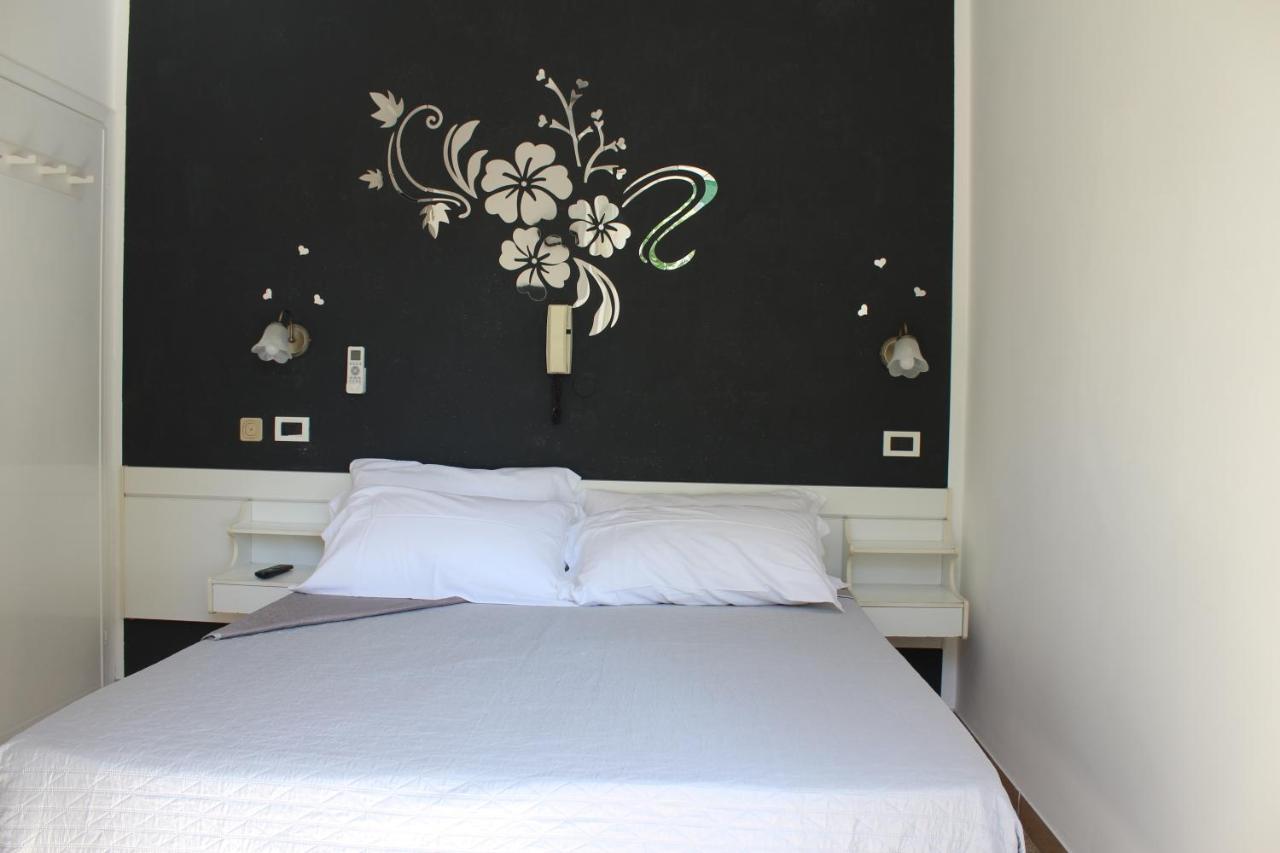 Hotel Mora Rimini Extérieur photo