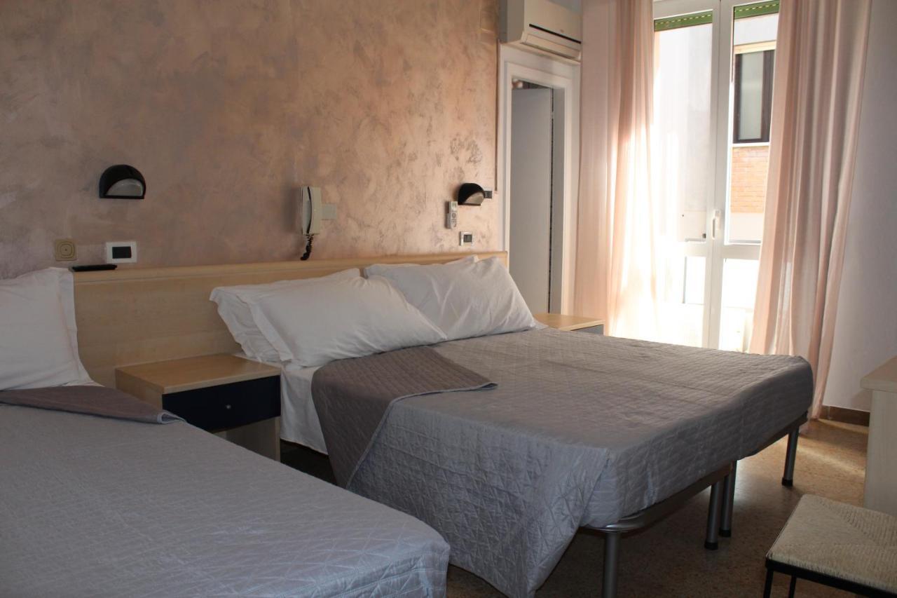 Hotel Mora Rimini Extérieur photo