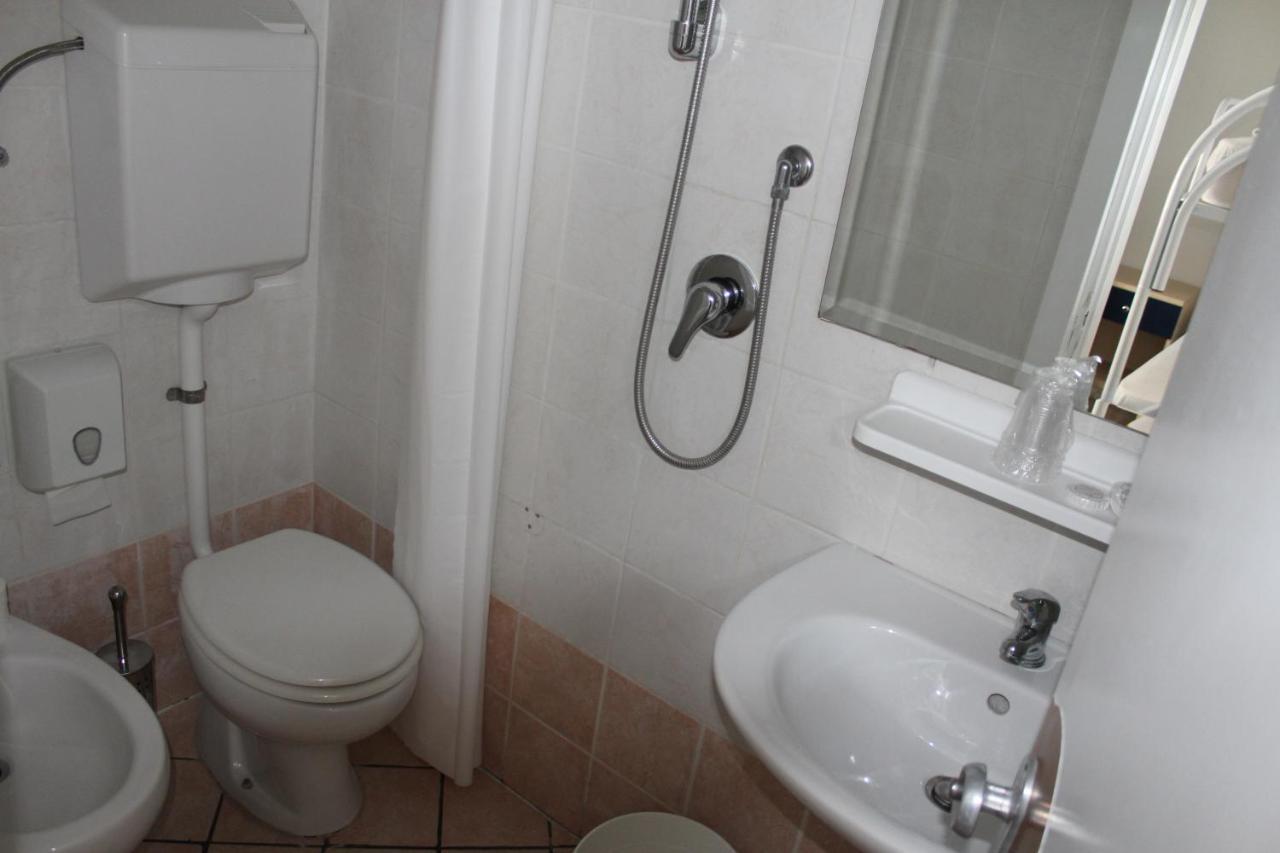 Hotel Mora Rimini Extérieur photo