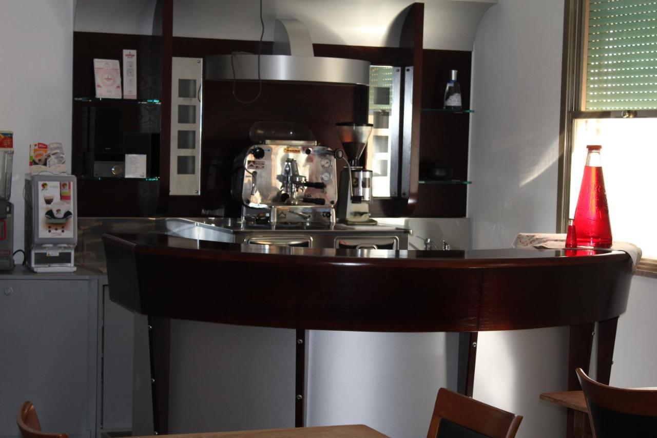 Hotel Mora Rimini Extérieur photo