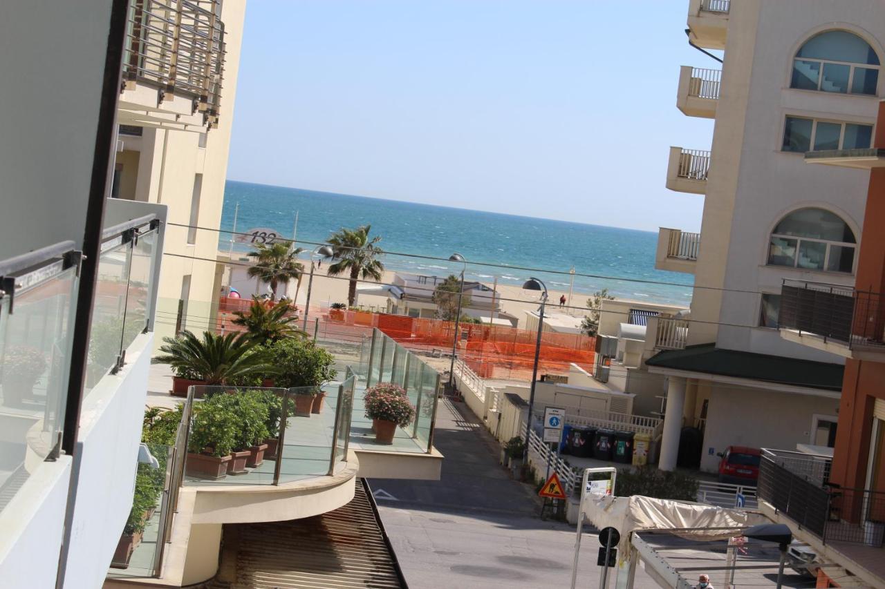 Hotel Mora Rimini Extérieur photo